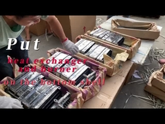 Plaats de warmtewisselaar en de brander op de onderkant